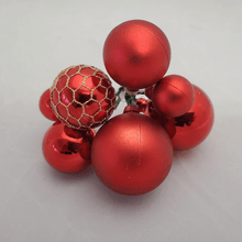 Load image into Gallery viewer, Traditional Wreath Decorator Kit
